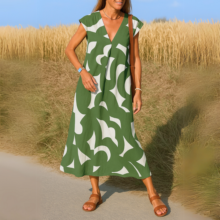 Kelly | Lightweight Floral V-Neck Dress with Flattering Fit